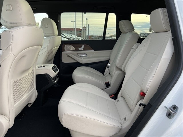 2025 Mercedes Benz GLS 450 photo 4