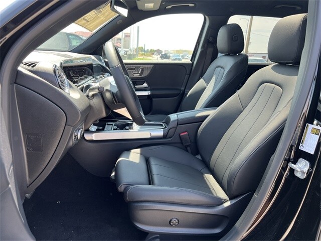2024 Mercedes Benz GLB 250 4MATIC photo 3