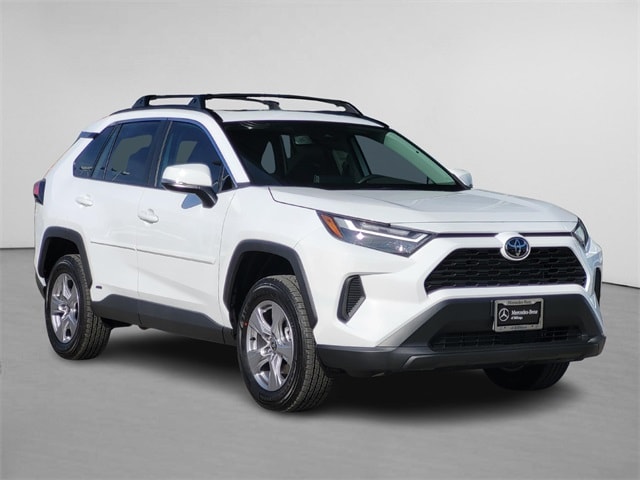 2025 Toyota RAV4 XLE's photo