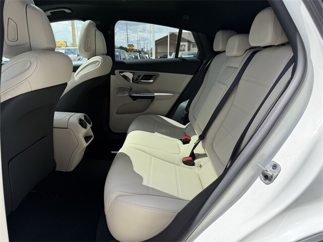 2025 Mercedes Benz GLC 300 4MATIC photo 4