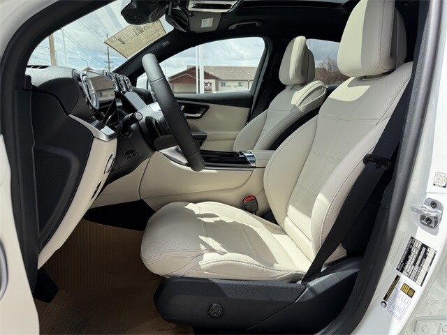 2025 Mercedes Benz GLC 300 4MATIC photo 3