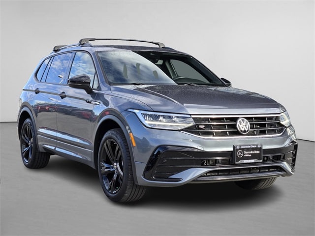 2023 Volkswagen Tiguan SE R-LINE BLACK's photo