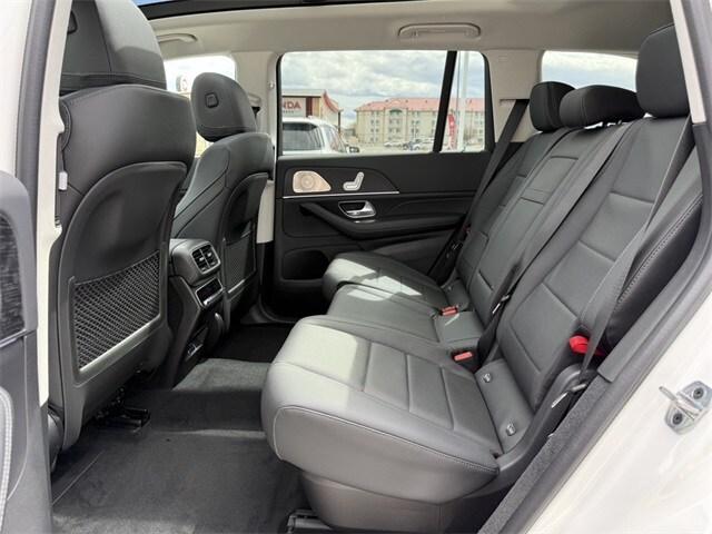 2025 Mercedes Benz GLS 450 4MATIC photo 4
