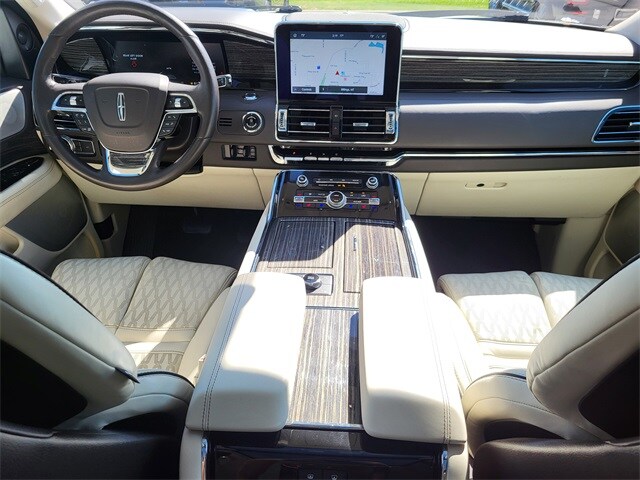 2020 Lincoln Navigator Black Label photo 2