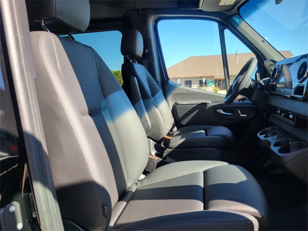 New 2025 Mercedes-Benz Sprinter 2500 Passenger 144 WB Minivan/Van