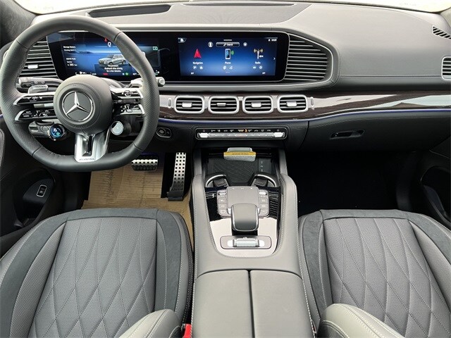 2025 Mercedes Benz GLS 63 AMG photo 2
