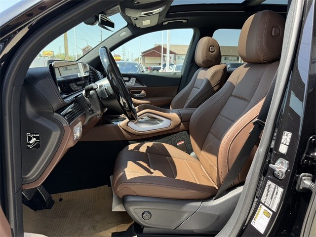 2025 Mercedes Benz GLS 450 4MATIC photo 3