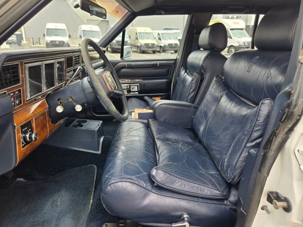 Used 1989 Lincoln Town Car Signature Sedan