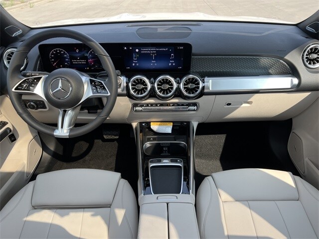2024 Mercedes Benz GLB 250 4MATIC photo 2