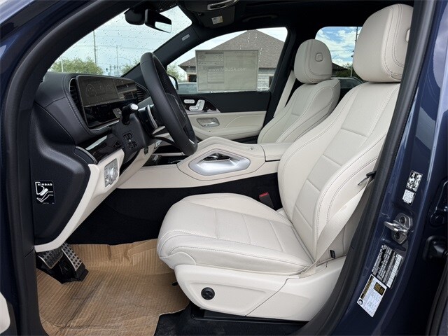 2025 Mercedes Benz GLS 450 4MATIC photo 3
