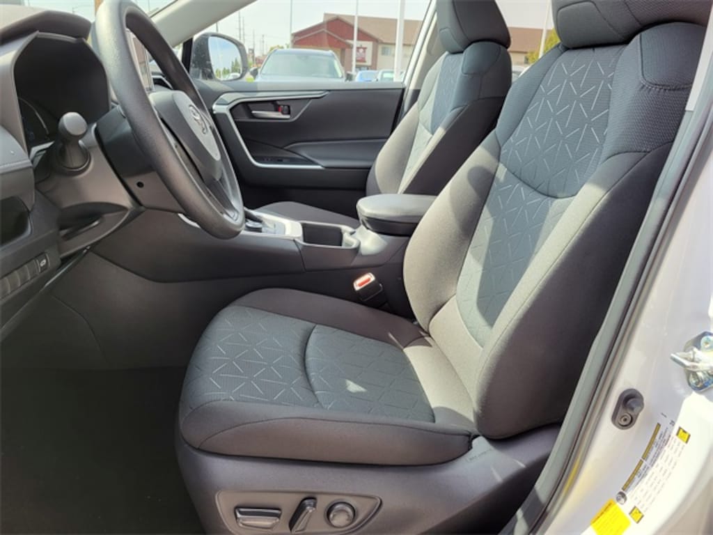 Used 2025 Toyota RAV4 Hybrid XLE SUV