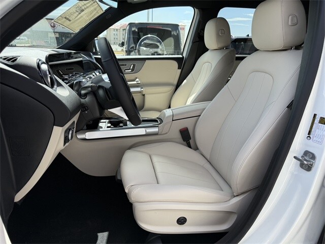 2025 Mercedes Benz GLB 250 4MATIC photo 3