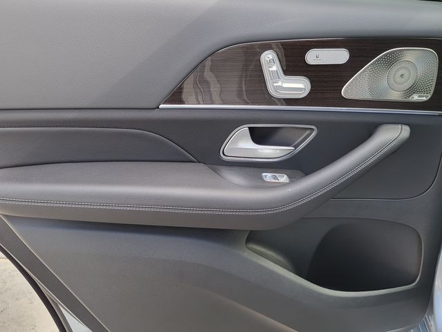 2025 Mercedes-Benz GLS Base - Photo 39