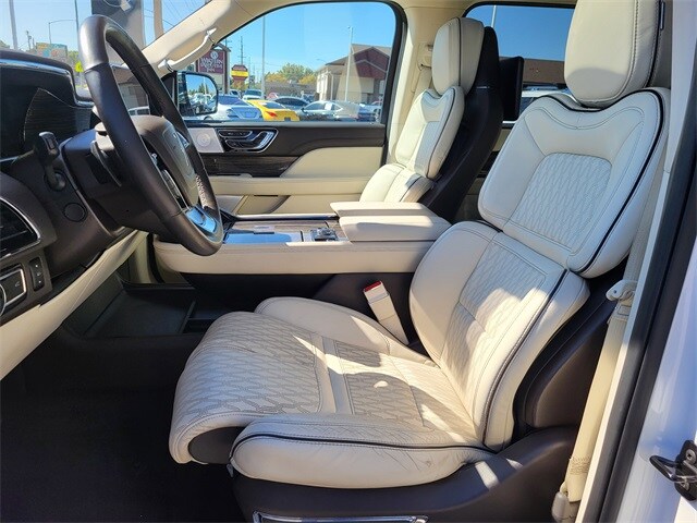 2020 Lincoln Navigator Black Label photo 4