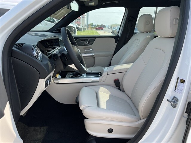 2024 Mercedes Benz GLB 250 4MATIC photo 3