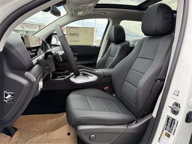 2025 Mercedes Benz GLS 450 4MATIC photo 3