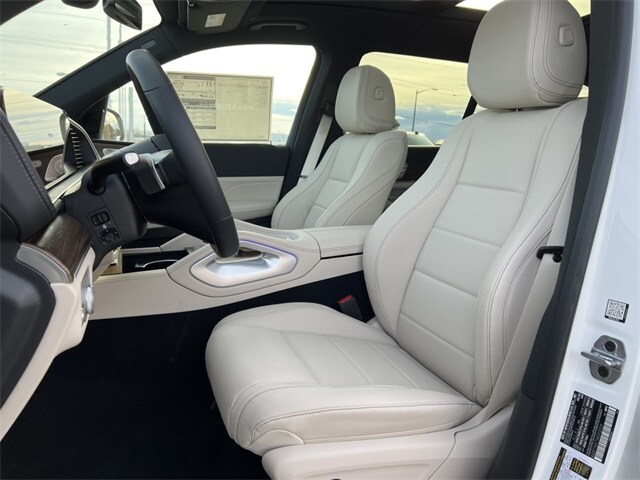 2025 Mercedes Benz GLS 450 photo 3