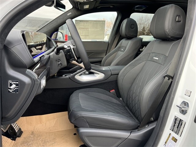 2025 Mercedes Benz GLS 63 AMG photo 3