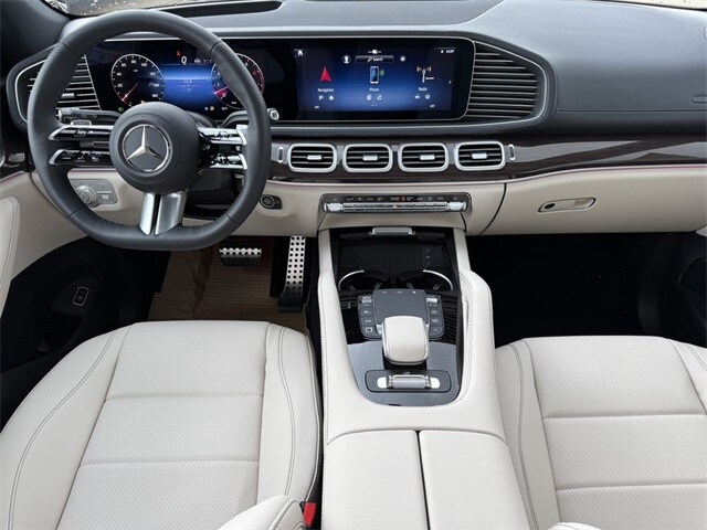 2025 Mercedes Benz GLS 450 4MATIC photo 2