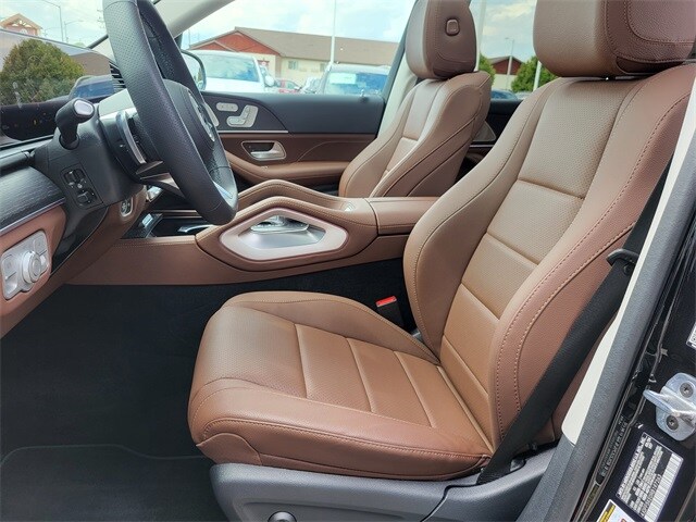 2024 Mercedes Benz GLS 450 4MATIC photo 3