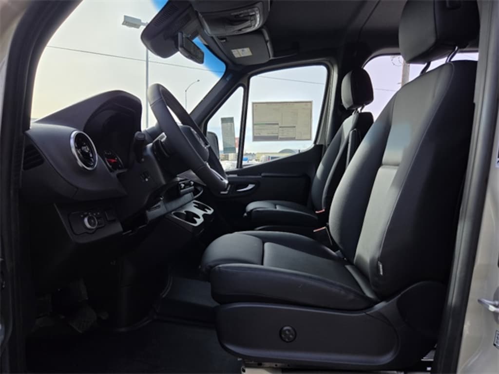 New 2026 Mercedes-Benz Sprinter 2500 Passenger 144 WB Minivan/Van