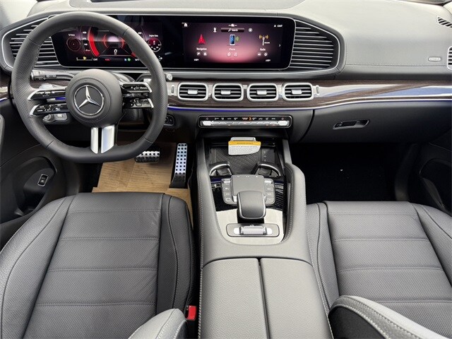 2025 Mercedes Benz GLS 450 4MATIC photo 2