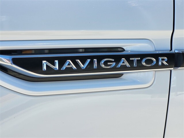 2020 Lincoln Navigator Black Label photo 3