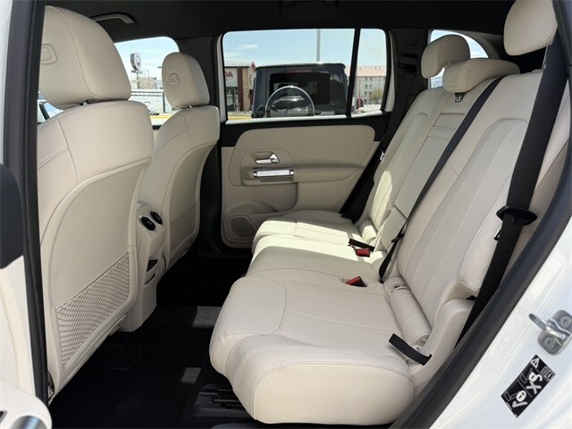 2025 Mercedes Benz GLB 250 4MATIC photo 4