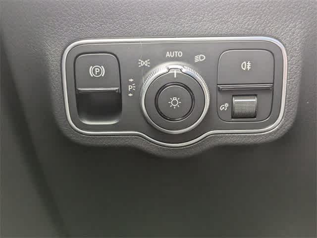 2025 Mercedes-Benz GLA 250 25