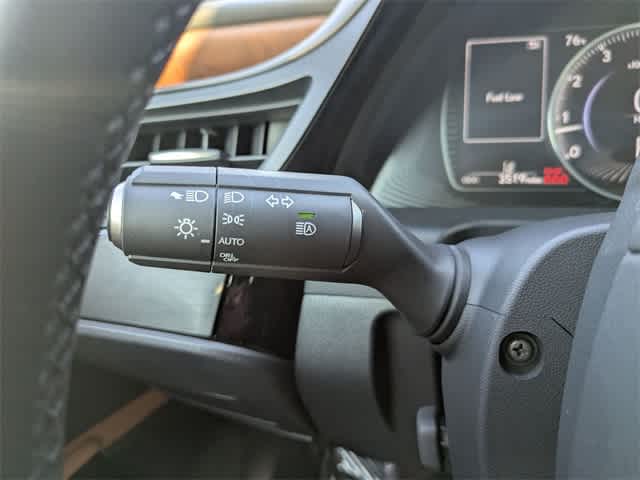 Thumbnail: 2025 Lexus ES - 25