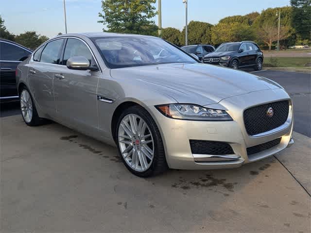2016 Jaguar XF 35t Prestige photo 2