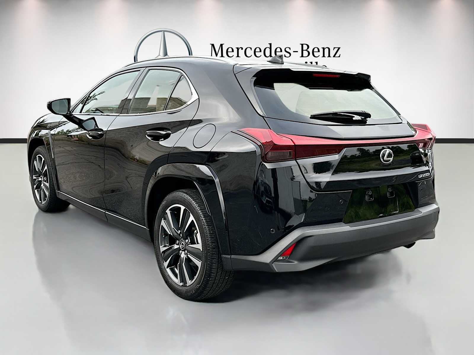 Thumbnail: 2023 Lexus UX - 6