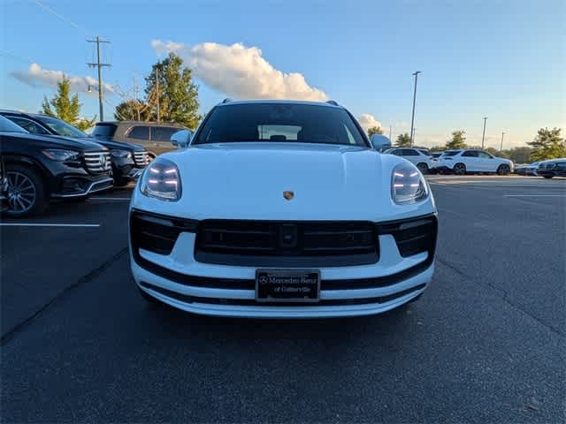 2024 Porsche Macan T photo 2
