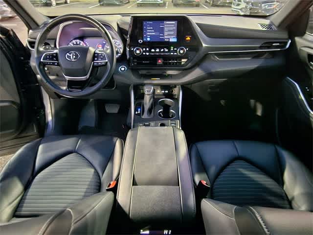 Thumbnail: 2023 Toyota Highlander - 12