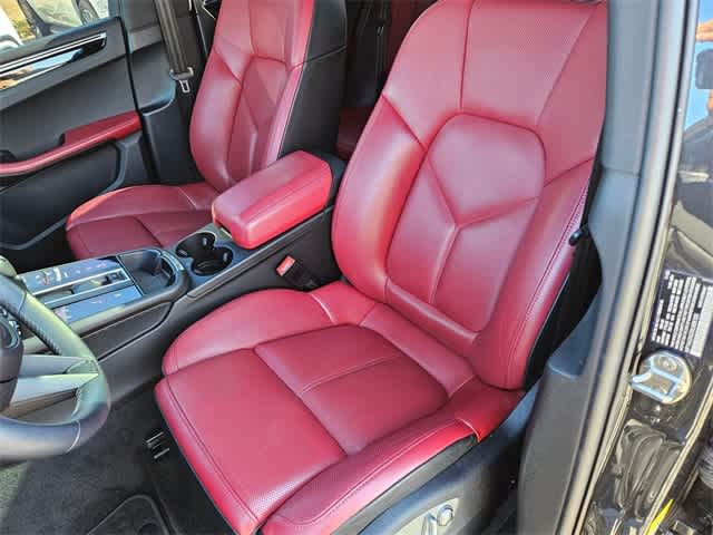 Thumbnail: 2024 Porsche Macan - 15