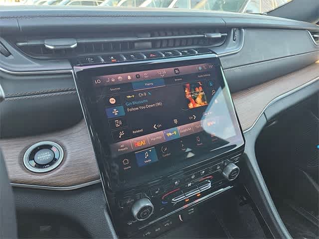 Thumbnail: 2022 Jeep Grand Cherokee - 29