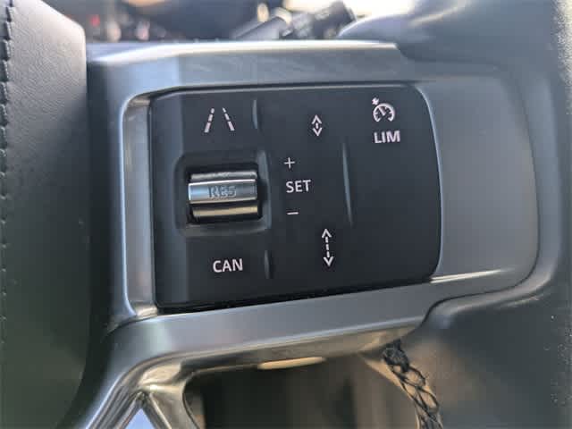 Thumbnail: 2023 Land Rover Discovery - 27
