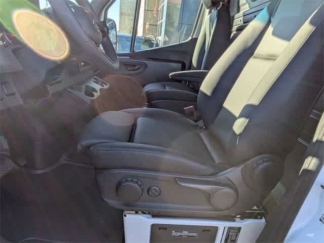 Thumbnail: 2025 Mercedes-Benz Sprinter - 4