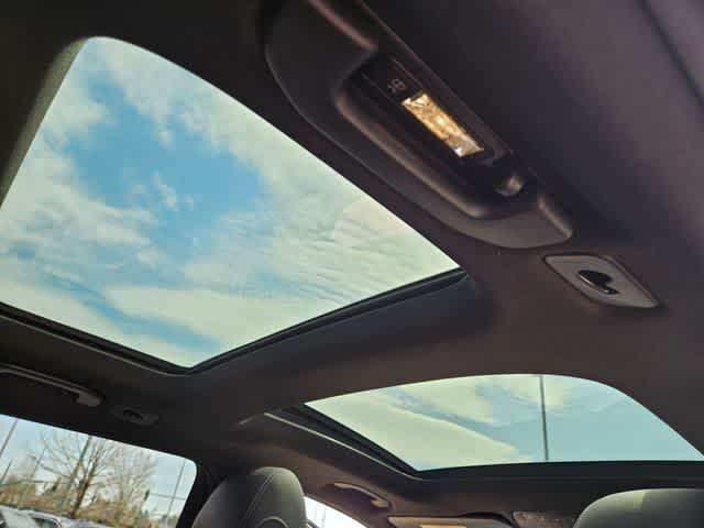 Thumbnail: 2018 Mercedes-Benz GLC - 21