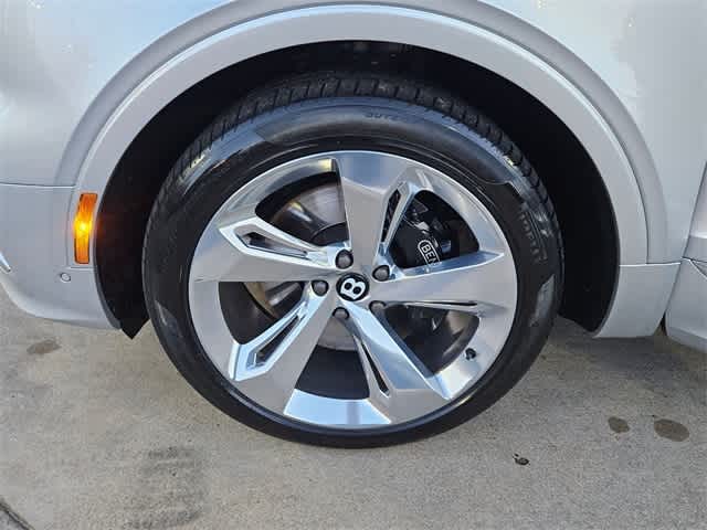 Thumbnail: 2023 Bentley Bentayga - 10