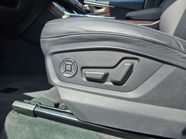 Thumbnail: 2019 Audi Q8 - 17