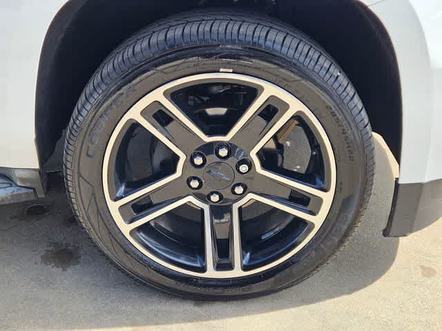 Thumbnail: 2015 Chevrolet Suburban - 13