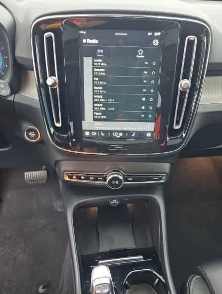 Thumbnail: 2023 Volvo XC40 - 5