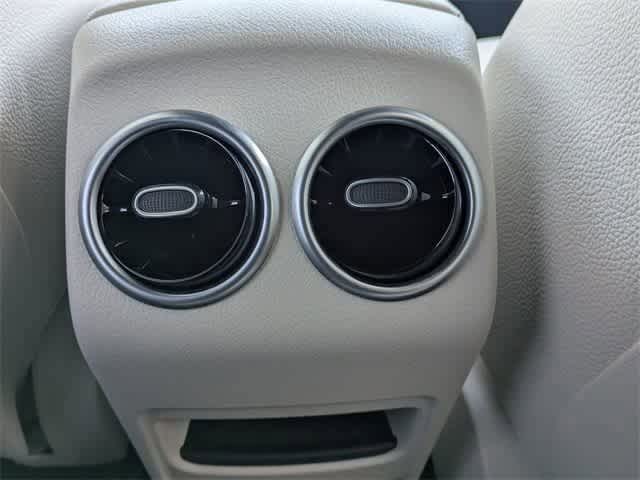 Thumbnail: 2025 Mercedes-Benz GLB - 4