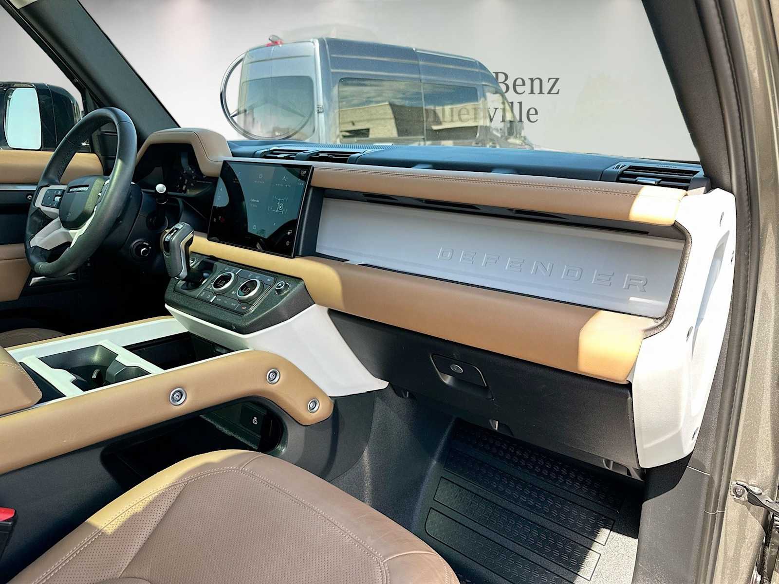 Thumbnail: 2025 Land Rover Defender - 31