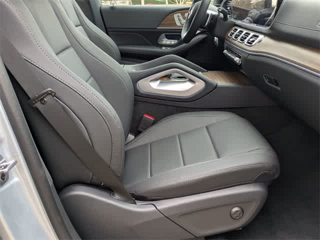 2025 Mercedes-Benz GLS 450 10
