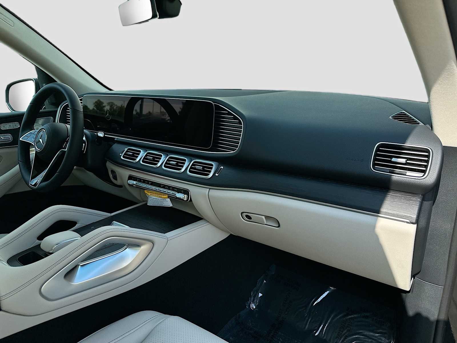 Thumbnail: 2026 Mercedes-Benz GLE - 30