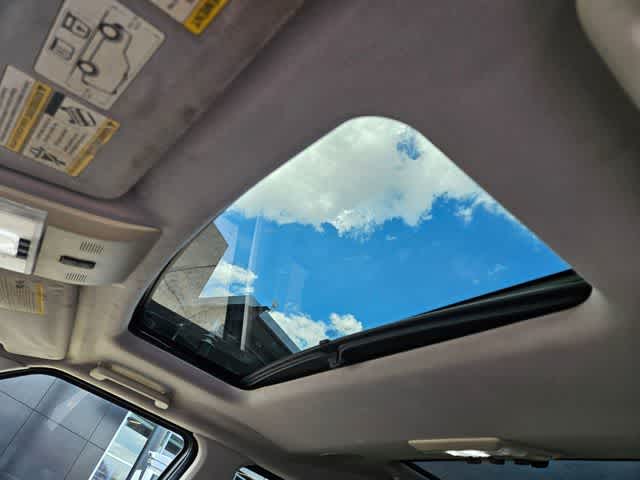 Thumbnail: 2005 Land Rover LR3 - 18