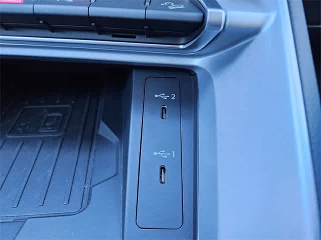 Thumbnail: 2025 Audi Q3 - 32