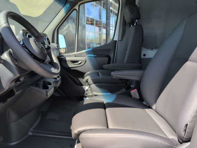 Thumbnail: 2026 Mercedes-Benz Sprinter - 15